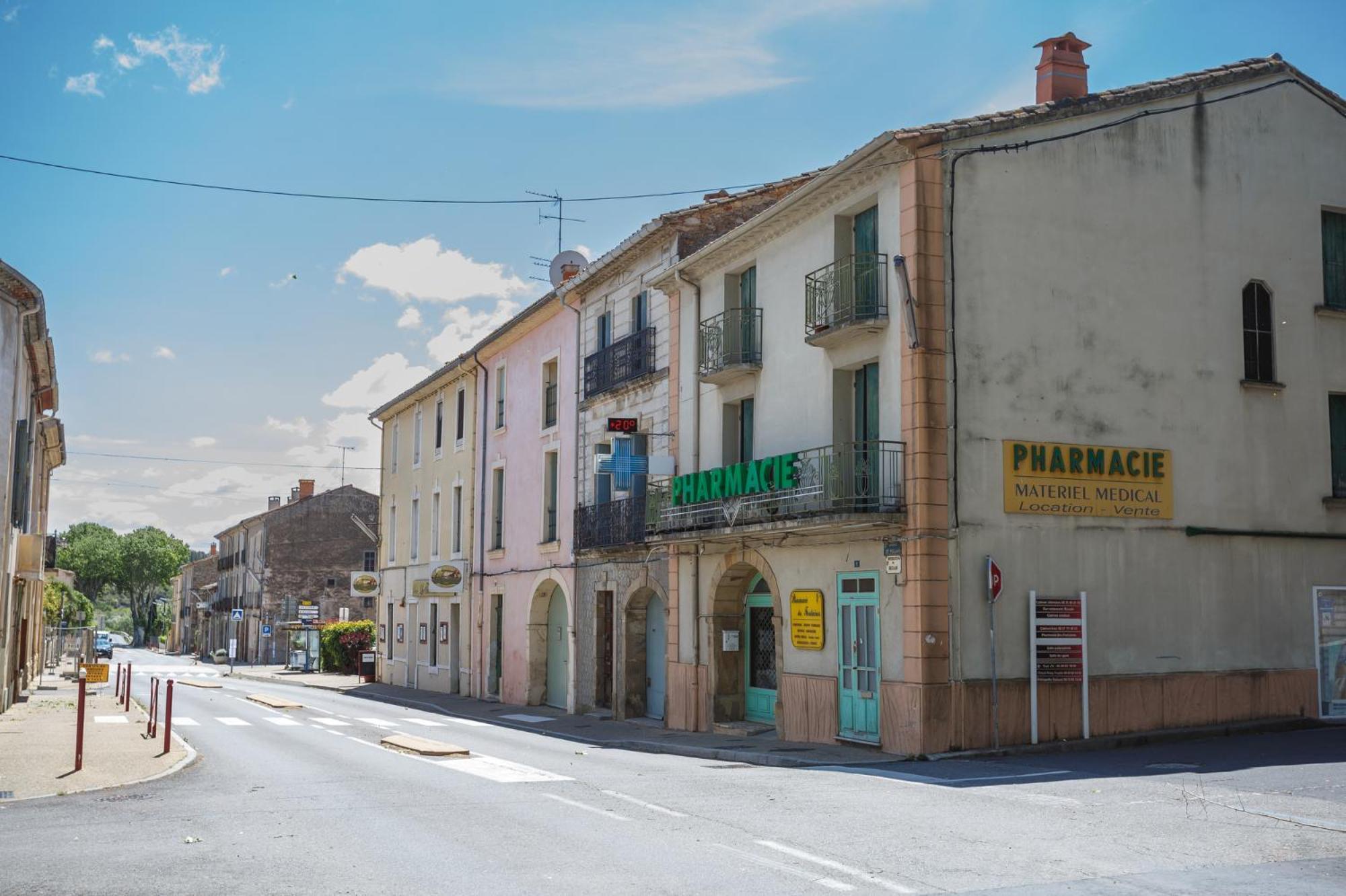 Cosy Apartment In Ancient Gabian With River And Vineyard Views Exterior photo